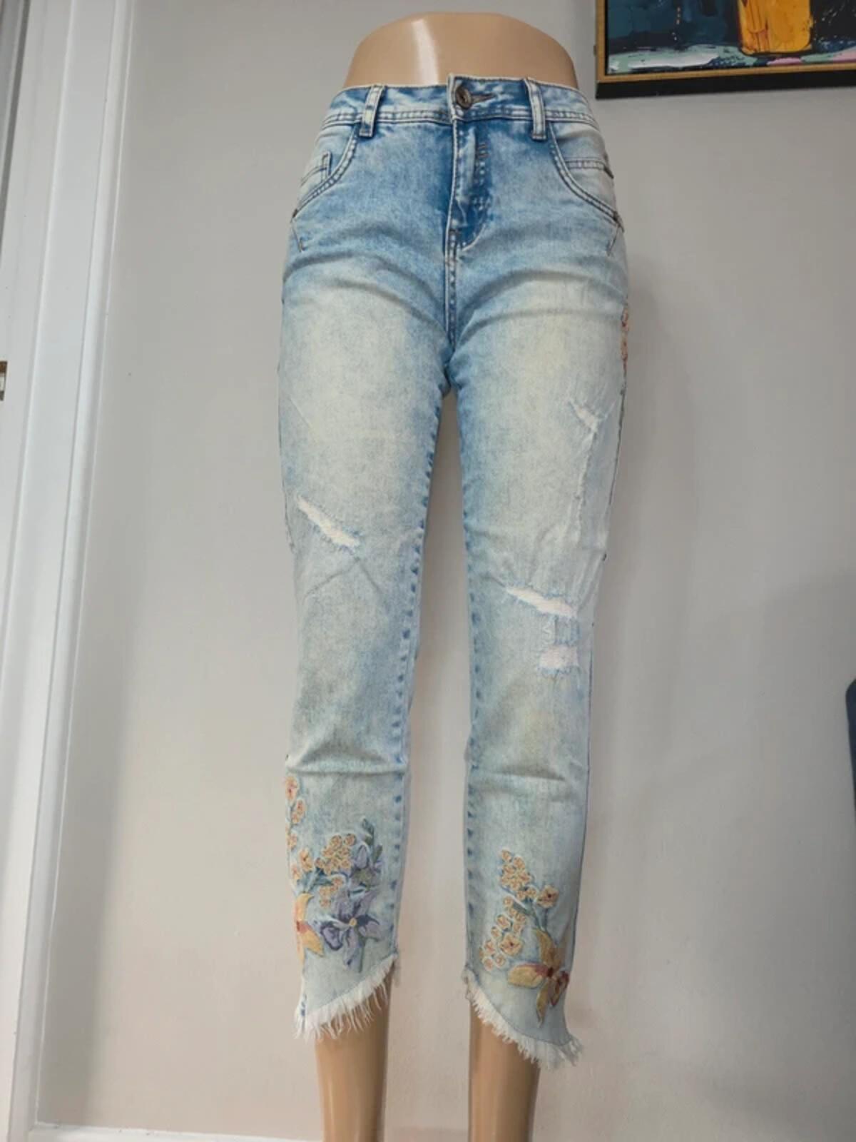 Cream Mid Rise Cropped Embroidered Jeans UK Size 8