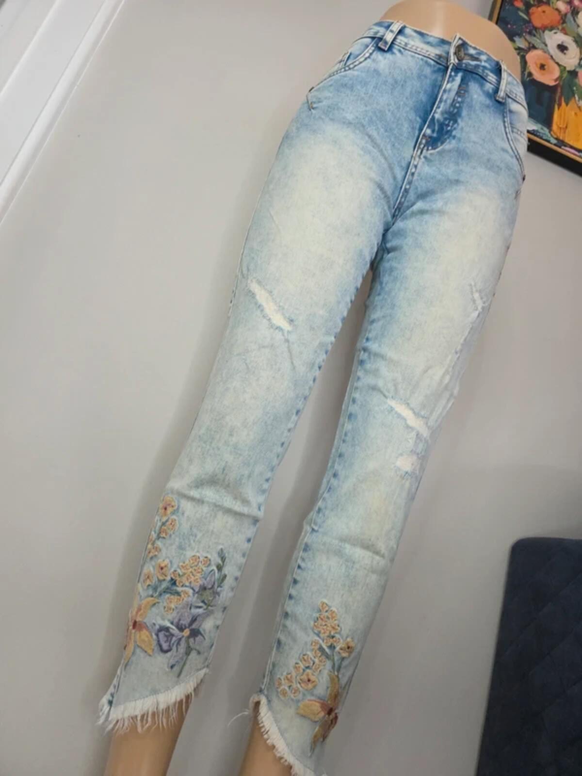 Cream Mid Rise Cropped Embroidered Jeans UK Size 8