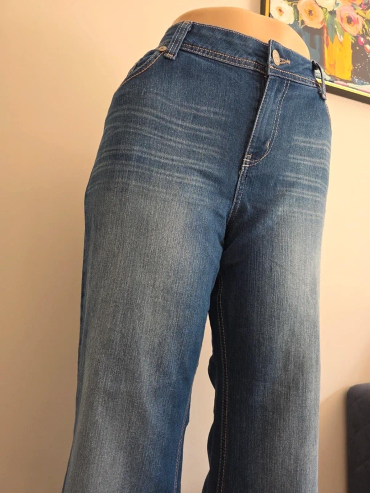 L.E.I Mid Rise Flared Vintage Y2K Jeans UK Size 18 Petite