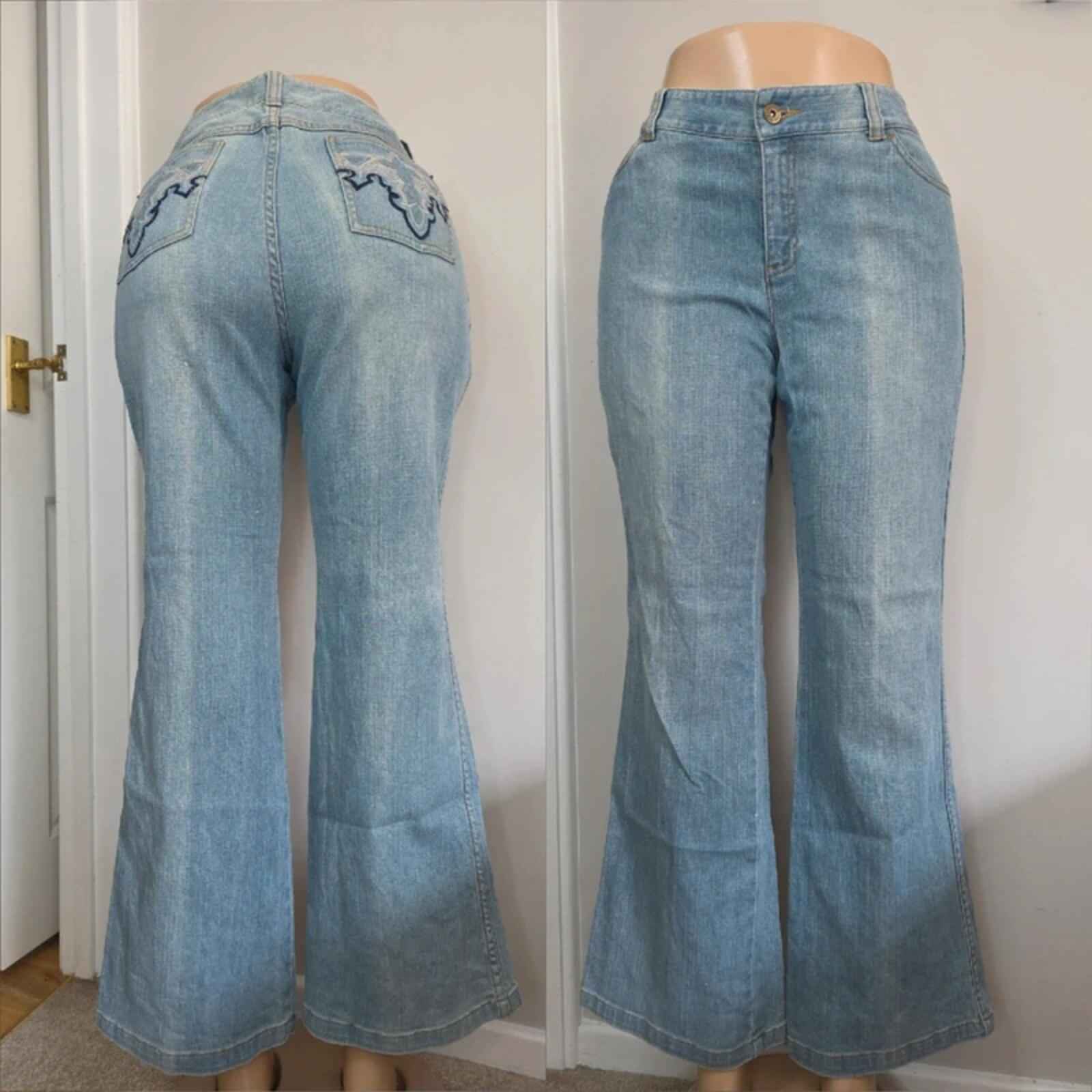 Context Petite Mid Rise Flared Jeans UK Size 16 Petite