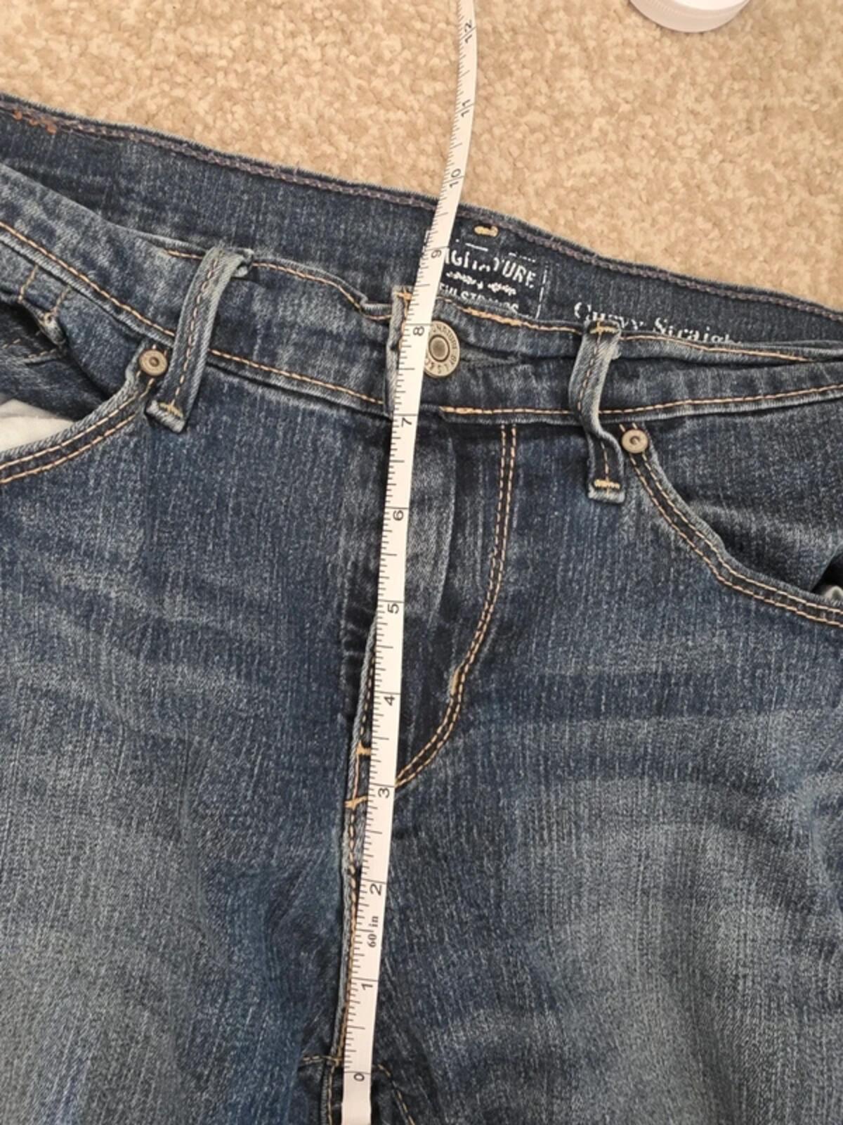 Vintage Y2K Levi’s Curvy Mid Rise Straight Jeans UK Size 10