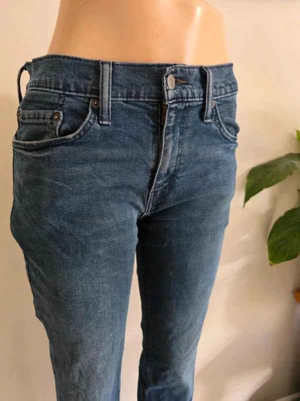 Vintage Y2K Levi’s Mid Rise Slim Straight Jeans UK Size 12