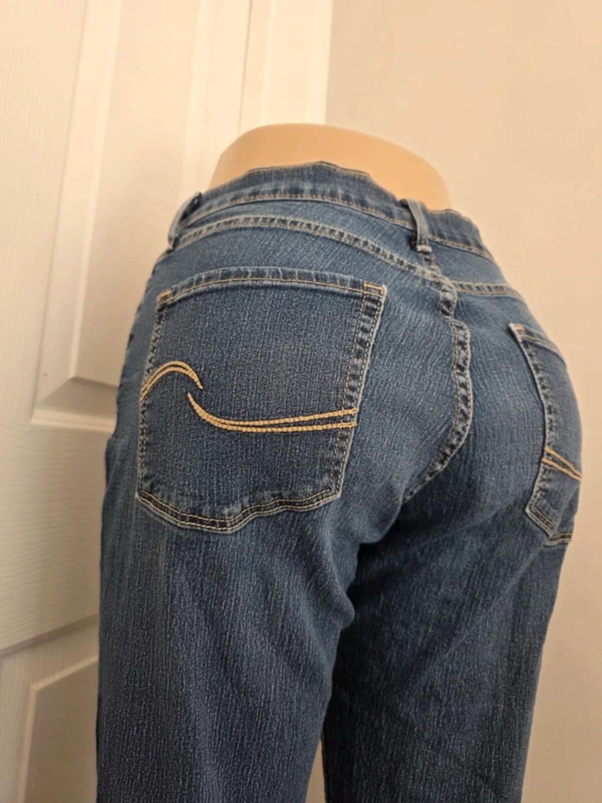 Vintage Y2K Levi’s Curvy Mid Rise Straight Jeans UK Size 10