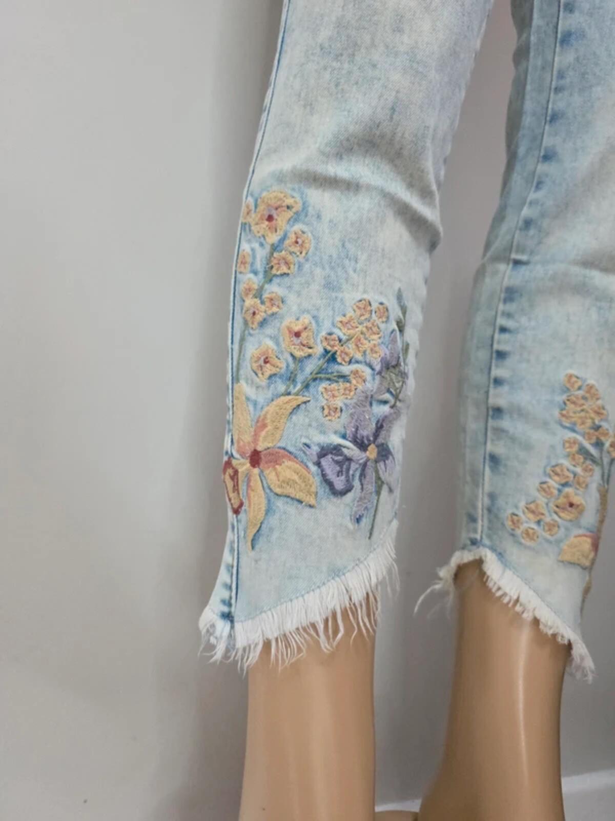 Cream Mid Rise Cropped Embroidered Jeans UK Size 8