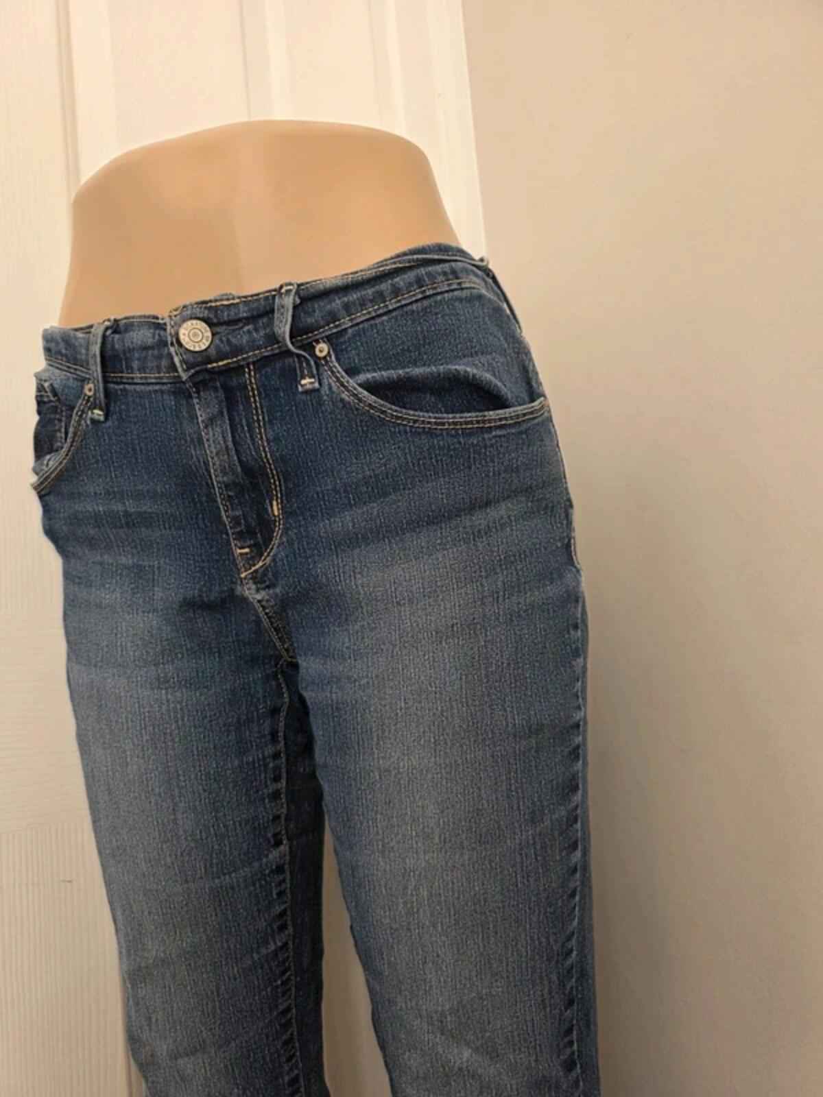Vintage Y2K Levi’s Curvy Mid Rise Straight Jeans UK Size 10