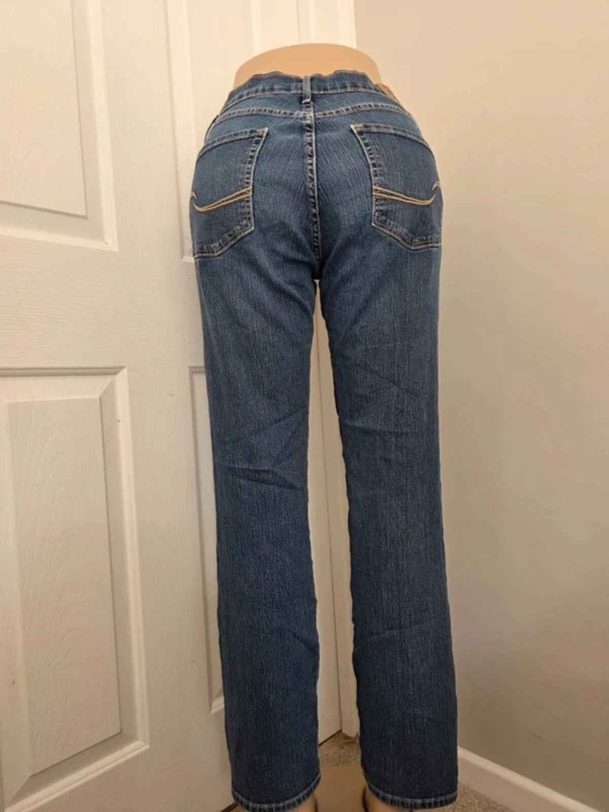 Vintage Y2K Levi’s Curvy Mid Rise Straight Jeans UK Size 10
