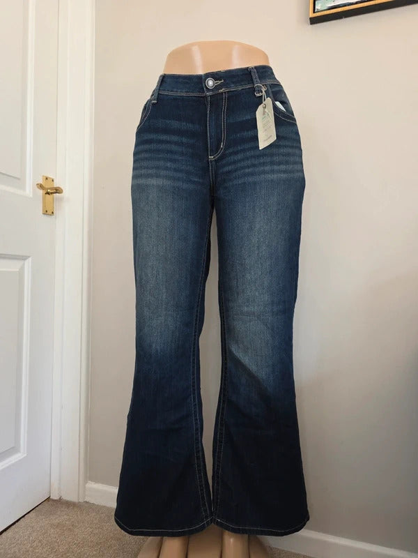 Maurices Mid Rise Relaxed Bootcut Jeans UK Size 14 Petite