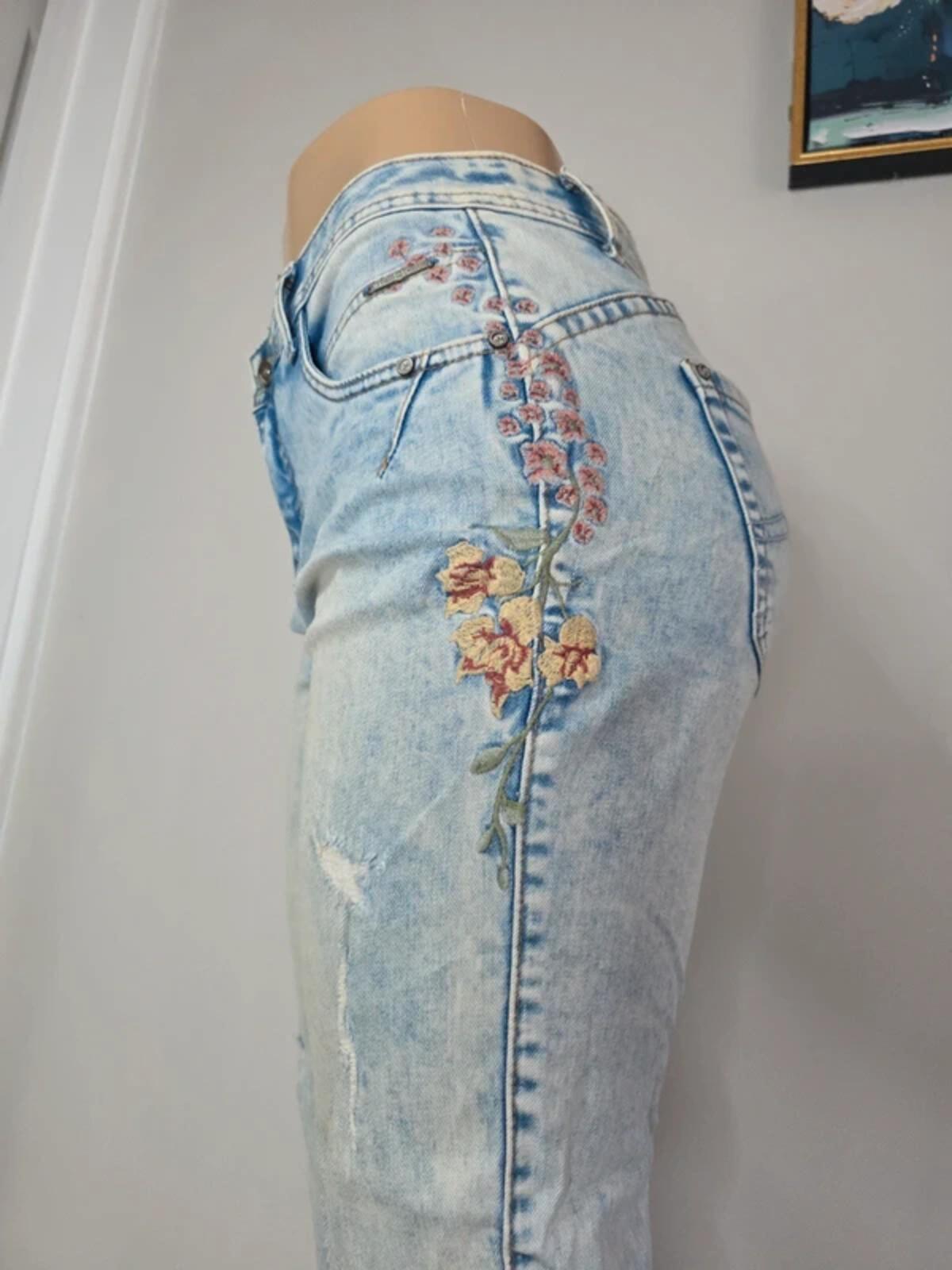 Cream Mid Rise Cropped Embroidered Jeans UK Size 8
