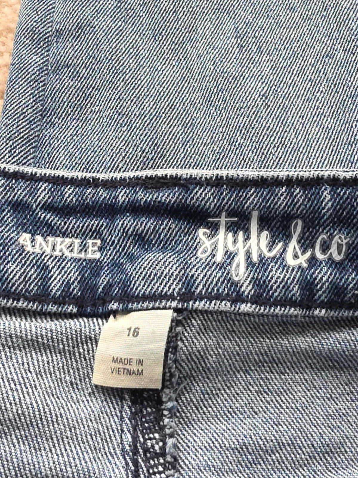 Y2K Style & Co Mid Rise Straight Ankle Jeans UK Size 16
