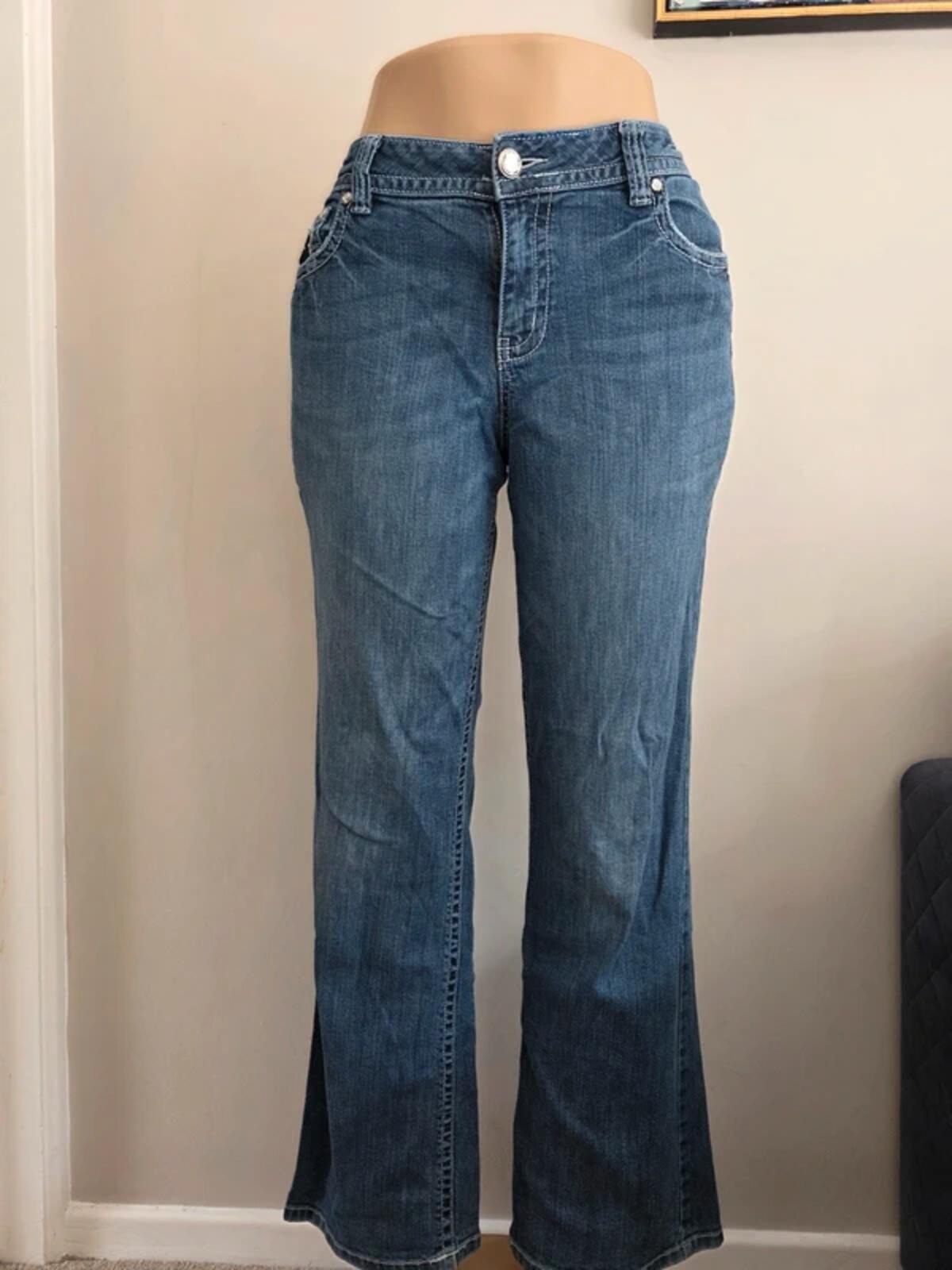 APT.9 Mid Rise Bootcut Jeans UK Size 14/16 petite