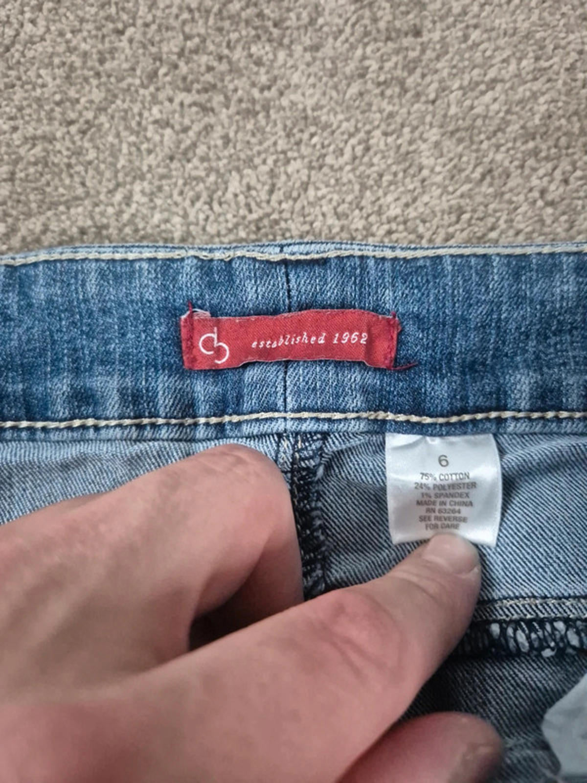 Vintage Y2K CB Established 1962 Mid Rise Capri Jeans – UK 10 (26| inseam) |