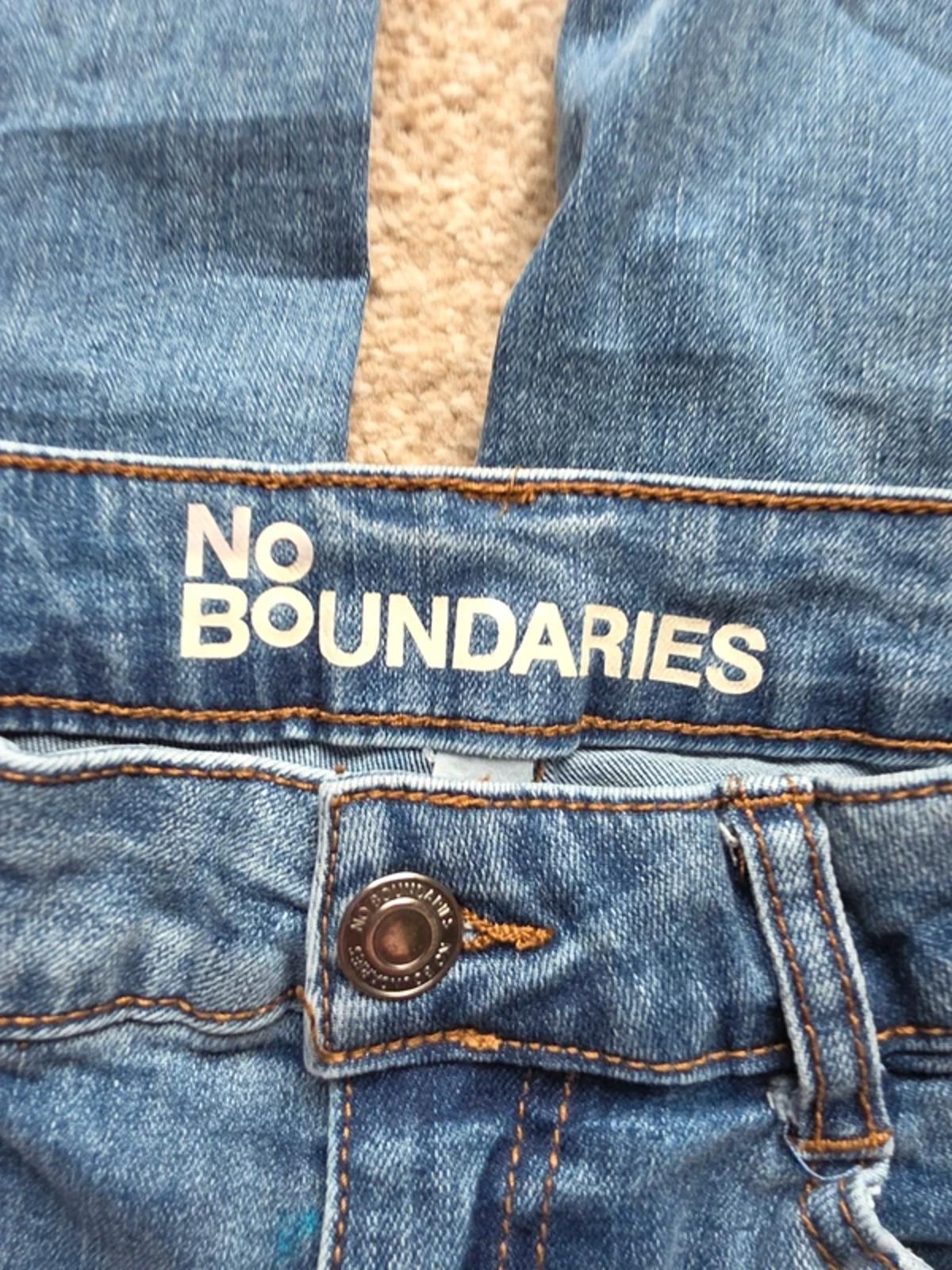 Vintage Y2K Mid Rise No Boundaries Cargo Flare Jeans UK Size 6 .