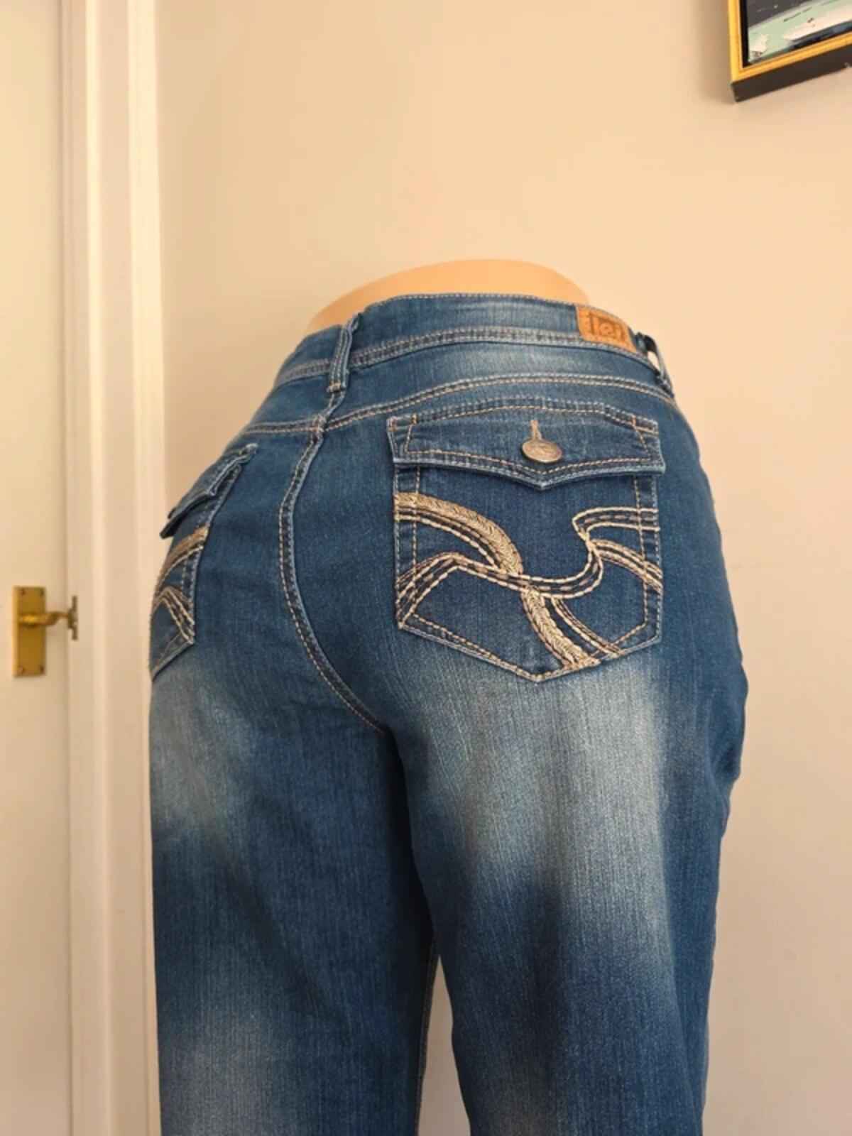 L.E.I Mid Rise Flared Vintage Y2K Jeans UK Size 18 Petite