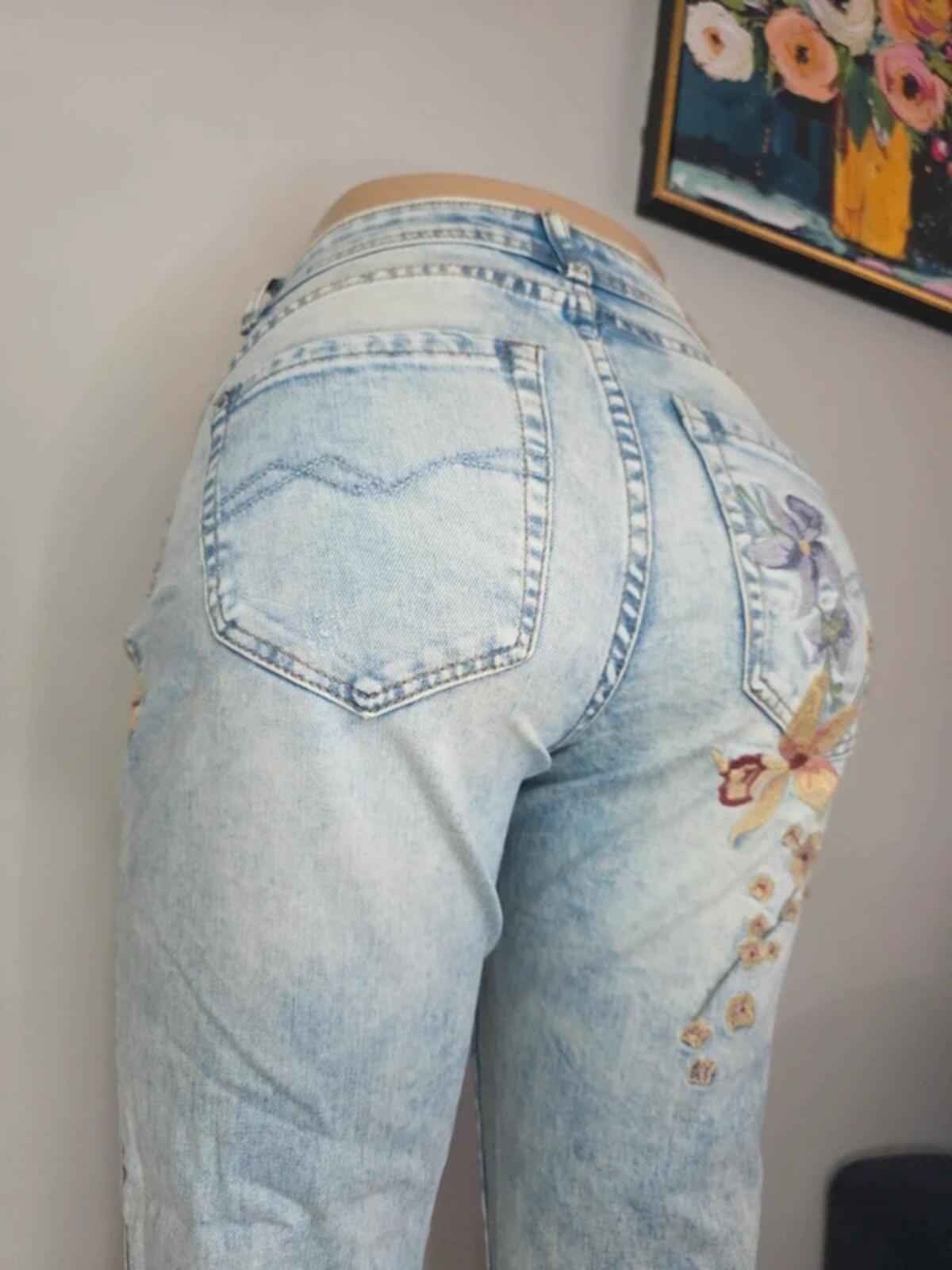 Cream Mid Rise Cropped Embroidered Jeans UK Size 8